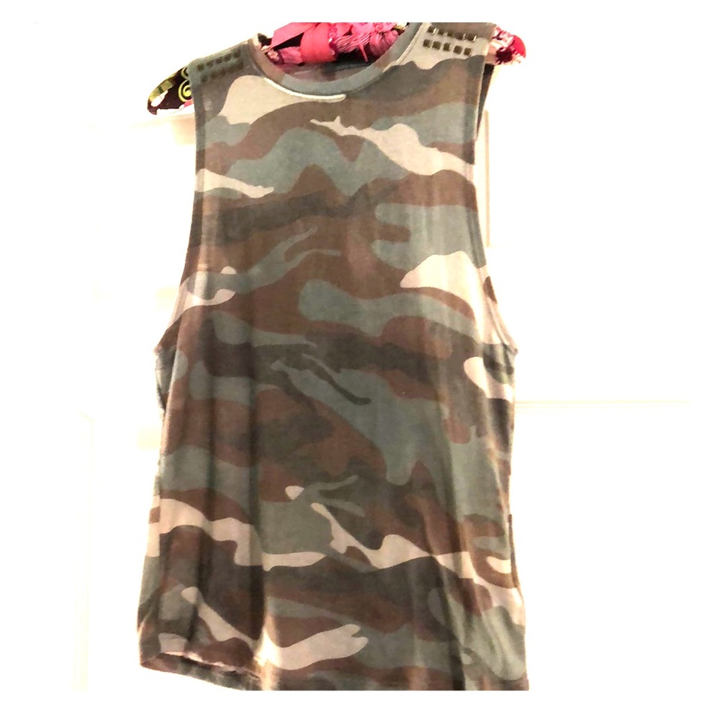 Camo tank